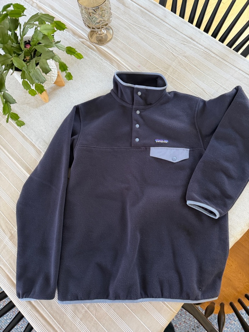 Patagonia Sinchilla Women’s  Navy Fleece Snap Pullover size M NWOT, never worn.